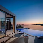 Beachfront Punta Planka With Pool 别墅 *