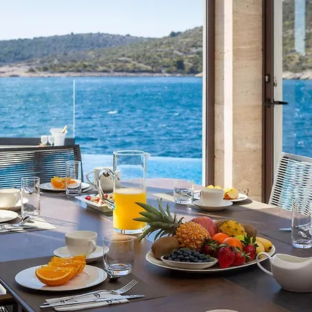 Willa Beachfront Punta Planka With Pool