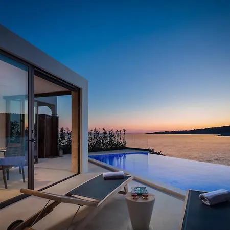 Beachfront Punta Planka With Pool ヴィラ *