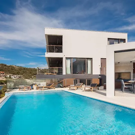 Willa Beachfront Punta Planka With Pool