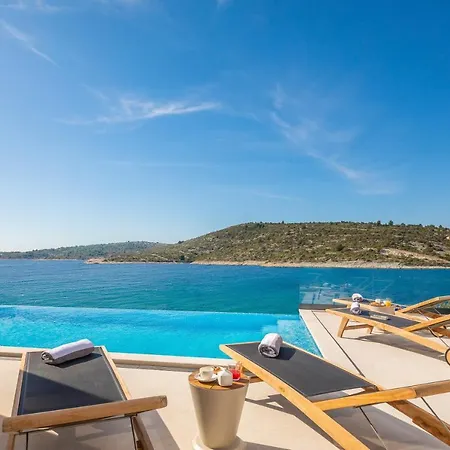 فيلة Beachfront Punta Planka With Pool روغوزنيكا