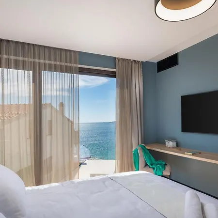 Beachfront Punta Planka With Pool Rogoznica (Sibenik-Knin)