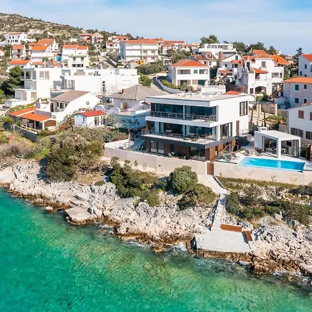 Willa Beachfront Punta Planka With Pool *