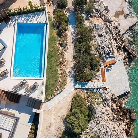 Willa Beachfront Punta Planka With Pool