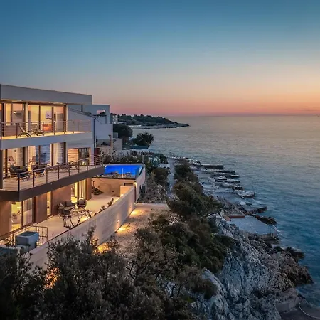 Beachfront Punta Planka With Pool Villa *