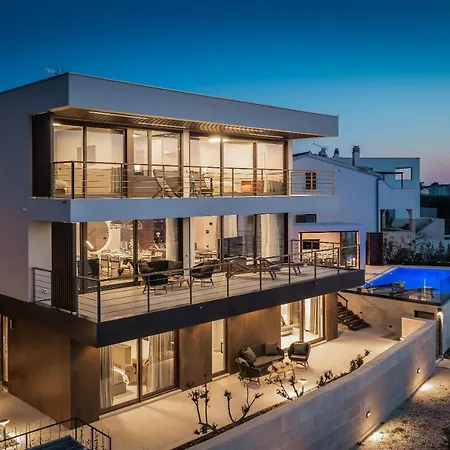 Beachfront Punta Planka With Pool *