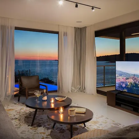 Villa Beachfront Punta Planka With Pool