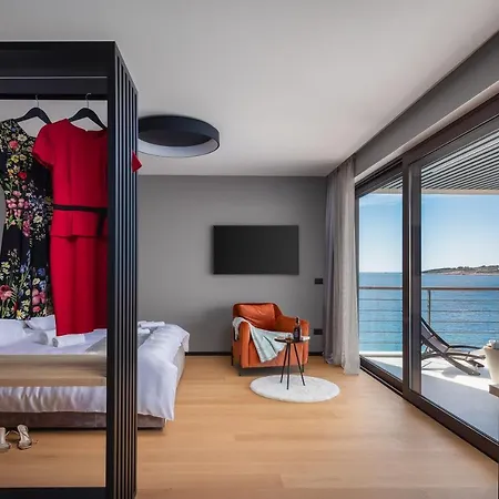 Villa Beachfront Punta Planka With Pool *