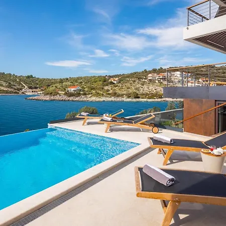 فيلة Beachfront Punta Planka With Pool روغوزنيكا