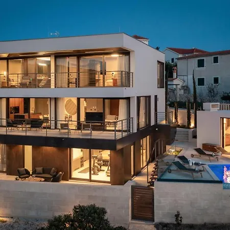 Beachfront Punta Planka With Pool *