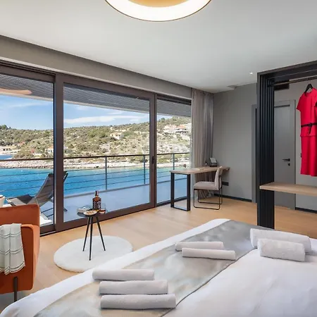 Beachfront Punta Planka With Pool *