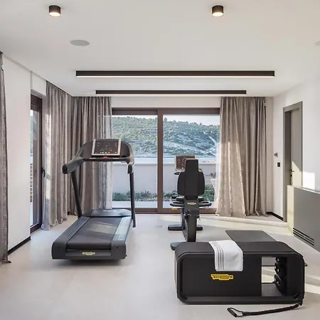 Villa Beachfront Punta Planka With Pool *