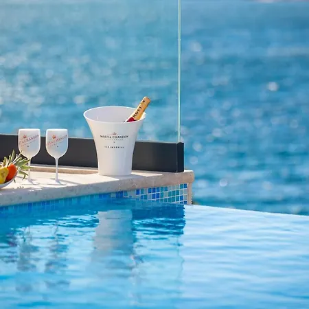 Willa Beachfront Punta Planka With Pool