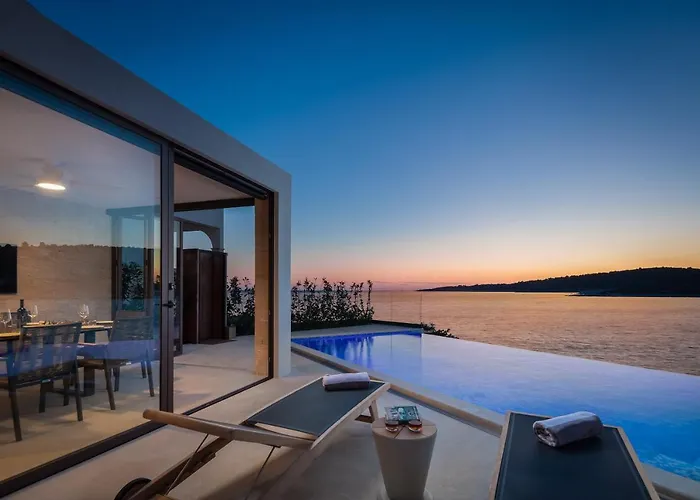 Beachfront Punta Planka With Pool Willa *