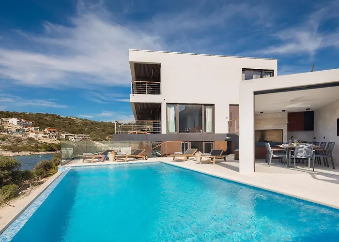 ヴィラ Beachfront Punta Planka With Pool