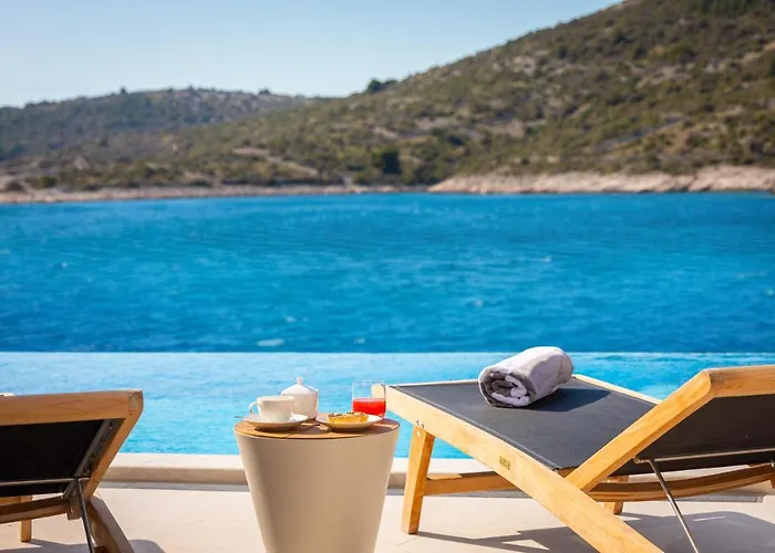 Beachfront Punta Planka With Pool * ロゴズニッツァ