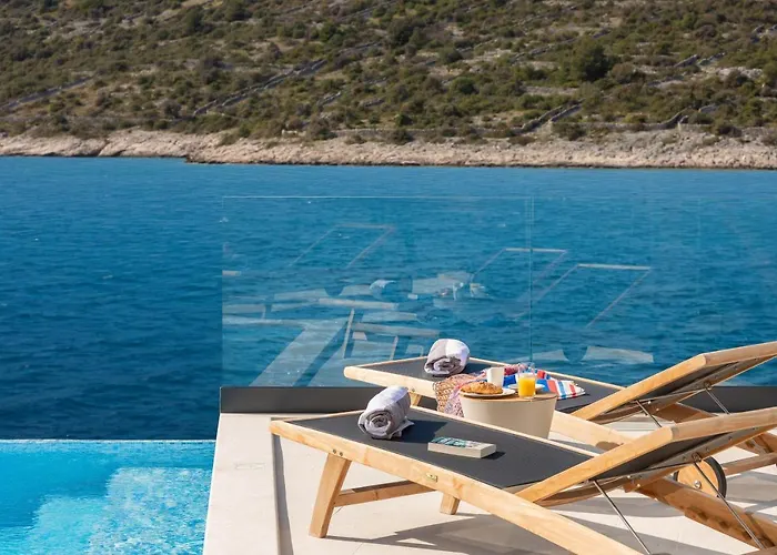 Beachfront Punta Planka With Pool ヴィラ