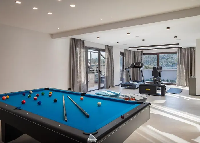 Beachfront Punta Planka With Pool ヴィラ ロゴズニッツァ