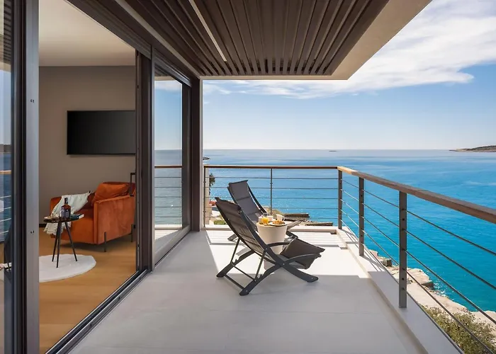 Beachfront Punta Planka With Pool * Rogoznica (Sibenik-Knin)