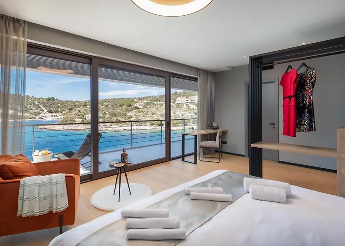 Beachfront Punta Planka With Pool *