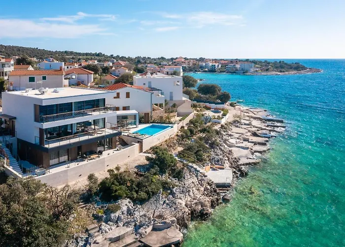 Beachfront Punta Planka With Pool ヴィラ ロゴズニッツァ