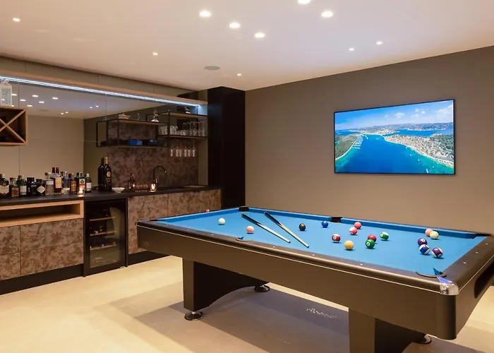 Beachfront Punta Planka With Pool ロゴズニッツァ